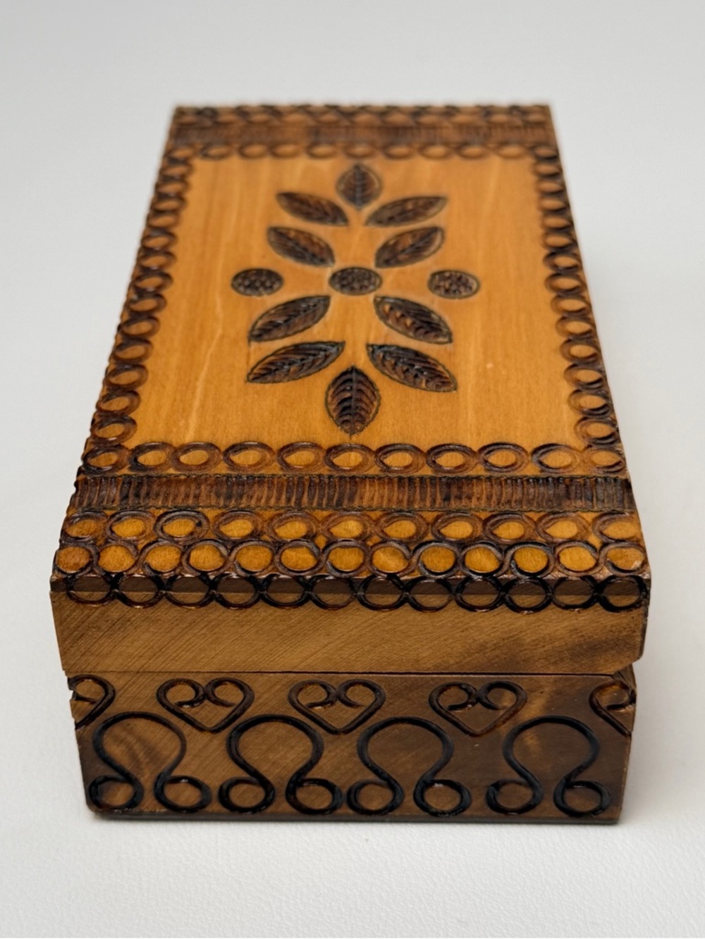 Vintage Hand Carved Wooden Trinket Jewelry Box Engraved Made in Poland - Picture 3 of 8